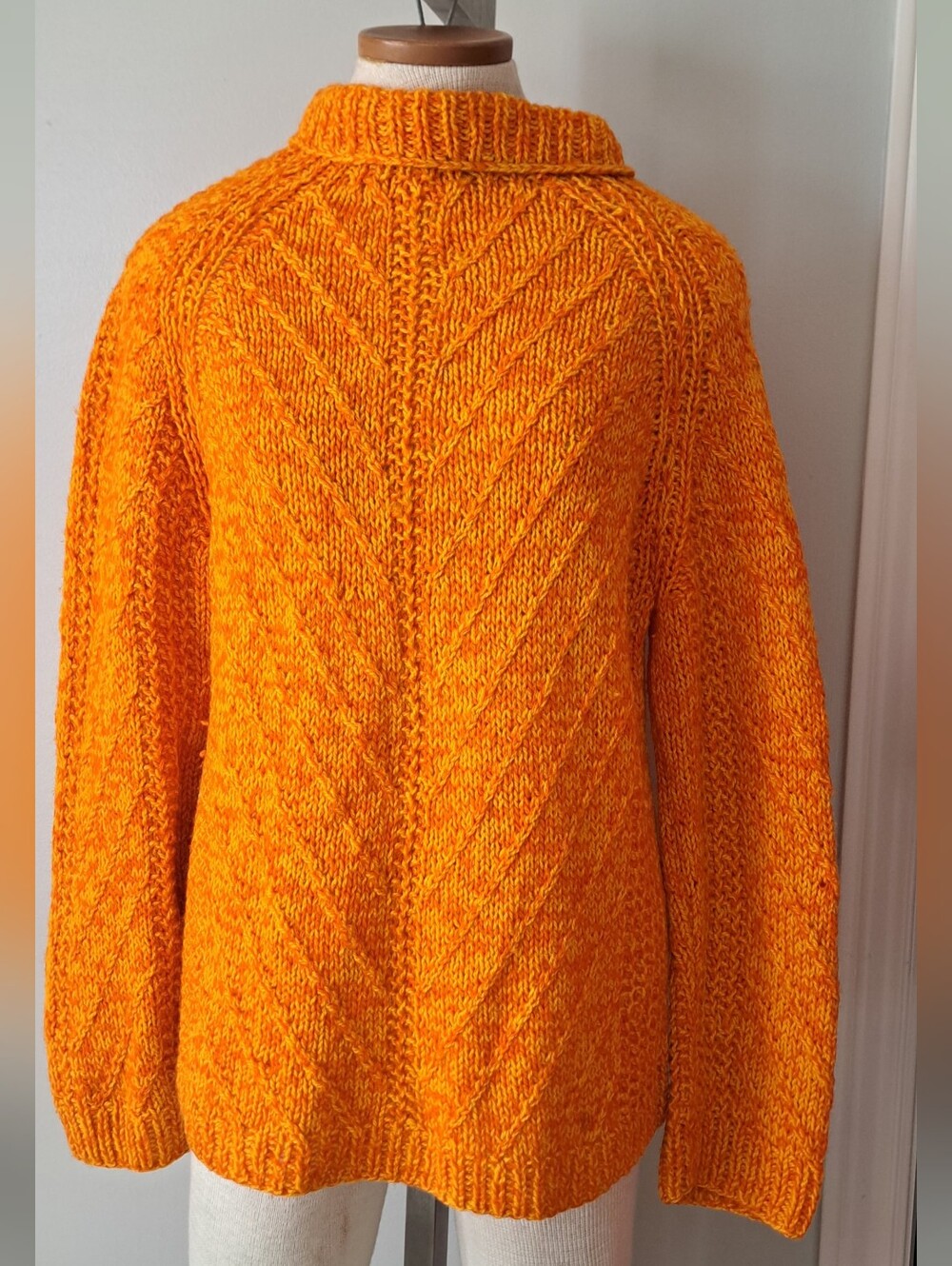 VTG GATES GENERAL 100% Wool hand knit mock neck turtleneck sweater orange twist